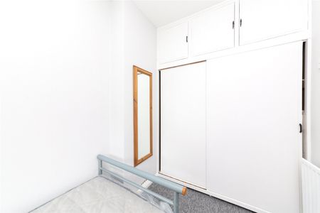 5 bedroom semi-detached house to rent - Photo 4