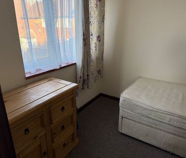 Room in a Shared House, Park Street, LU1 - Photo 1