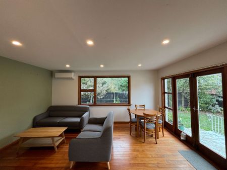 Charming 2-Bedroom Home in Riccarton: Ideal Location for Modern Living! - Photo 2