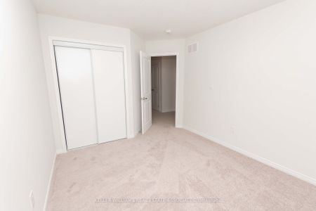 Townhouse For Lease | X8129756 - Photo 2