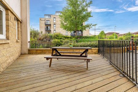 3 bedroom flat to rent - Photo 4