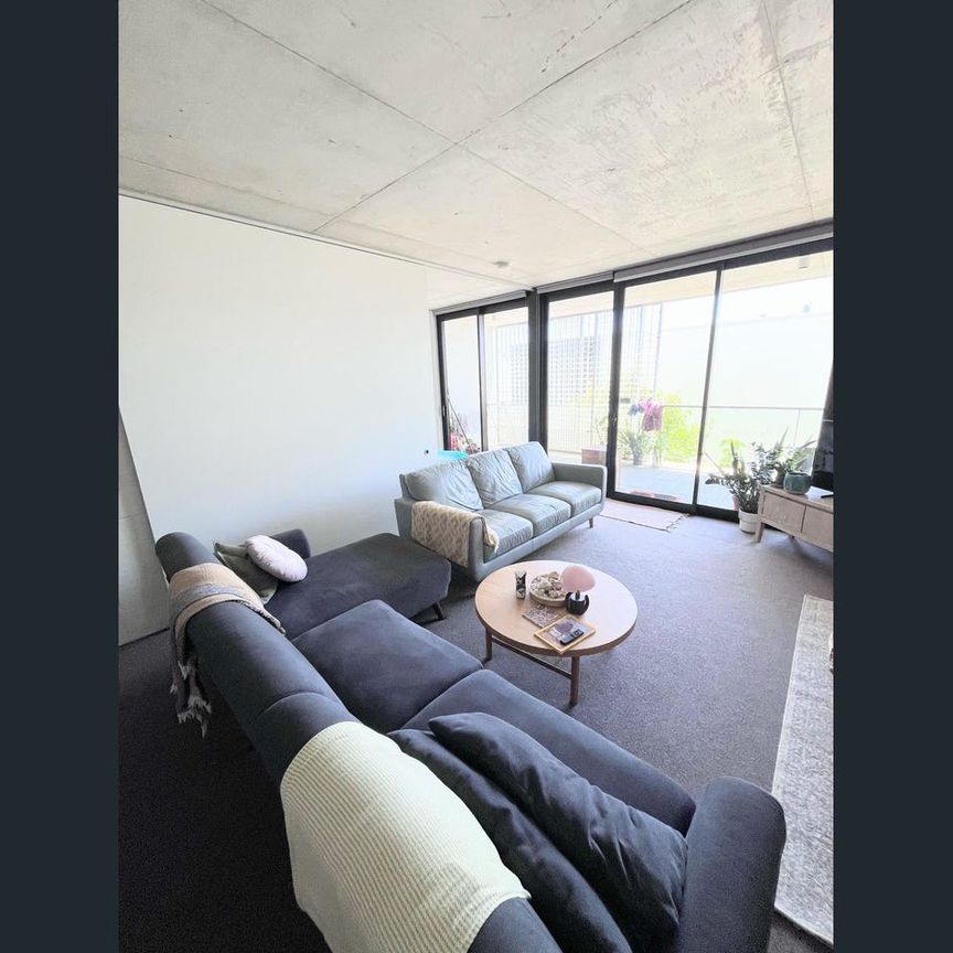 Modern secure apartment Fremantle - Photo 1