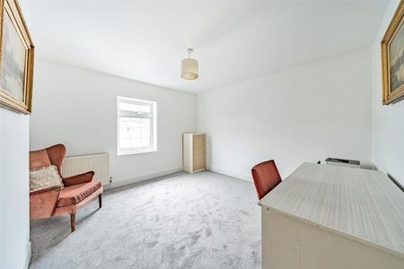 26 Ecton Road, Addlestone - 3 bedrooms Property for lettings - Seymours - Photo 2