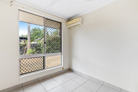 SPACIOUS HOME WITH LARGE FENCED YARD – CONVENIENT LOCATION! - Photo 2