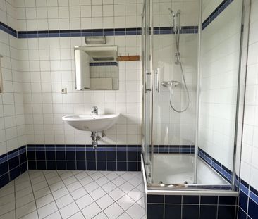 Renovierte Altbauwohnung mit Balkon! - Foto 4