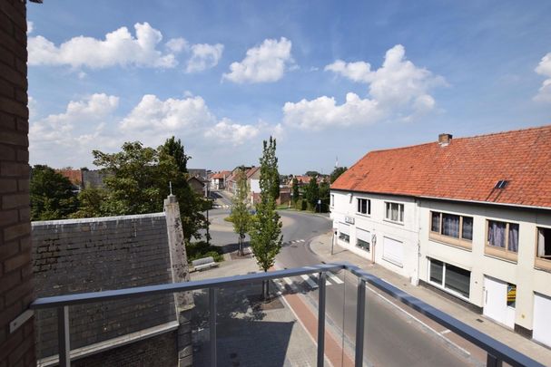 Recent en instapklaar appartement met 2 slaapkamers en autostaanplaats in het centrum van Gistel - Photo 1