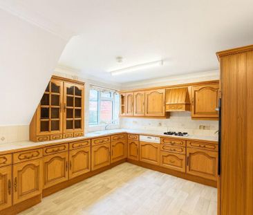 4 bedroom semi-detached house to rent - Photo 5