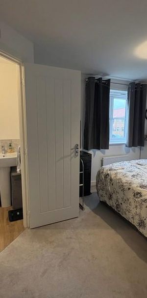 3 bedroom semi-detached house to rent - Photo 1