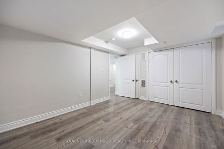 Detached Home For Lease | W8138330 - Photo 2