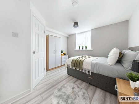 🏡 Newly Refurbished En-Suite Rooms Now Available in CV2! - Photo 4