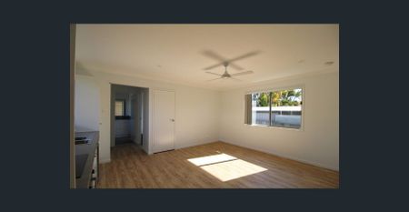 Properly Managed I Modern Comfort Meets Coastal Charm – Your Ideal Retreat Awaits at 20A Hurrell Street! - Photo 2