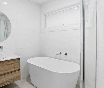 Mesmerising Two Storey Townhouse - Photo 4