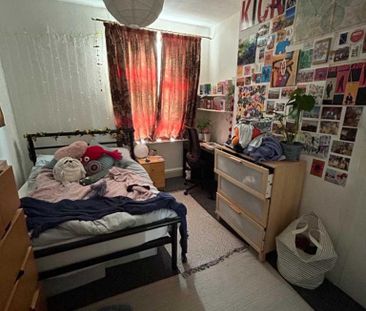 4 bedroom semi-detached house to rent - Photo 6