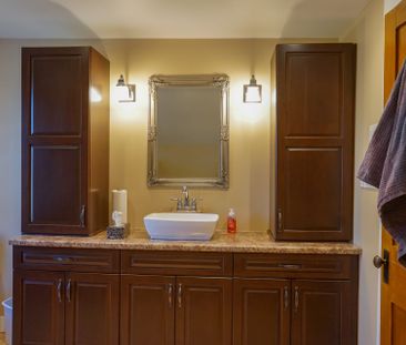 For Lease - 4046 Main Street, Niagara Falls, Ontario - Photo 2