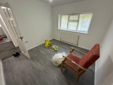 4 bedroom end of terrace house to rent - Photo 4