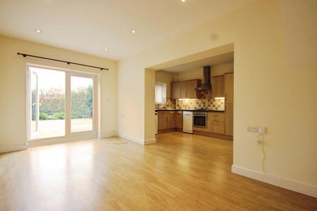 2 bedroom maisonette to rent - Photo 3