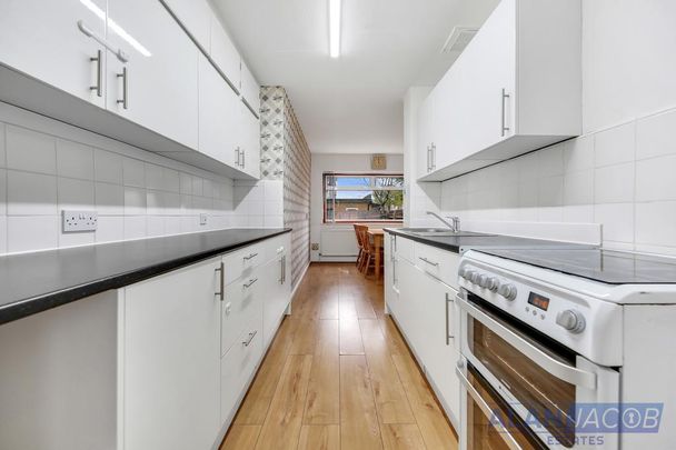 4 bedroom terraced house to rent - Photo 1