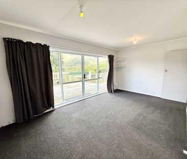 17 Amundsen Grove, Stokes Valley - Photo 4