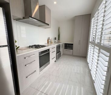Modern Furnished Townhouse Views, Sun & Superb Outdoor Living - Photo 6