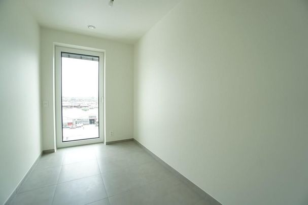 Dit drieslaapkamerappartement is gelegen aan de Nieuwe Dokken en is een toonbeeld van duurzaamheid. - Photo 1