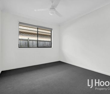 Family Size Home with 2 x Living - Close to Buxton Park & Local Sch... - Photo 2