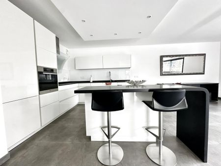 Location Appartement 4 pièces Meublé 122m² DIVONNE LES BAINS 01220 - Photo 3