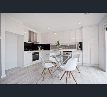 5/27 Runcorn Crescent, Deer Park, Vic 3023 - Photo 4