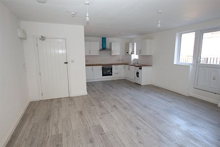 1 bedroom Apartment to let - Photo 3