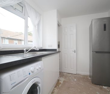 Flat to rent - Crayford High Street, Dartford, DA1 - Photo 1