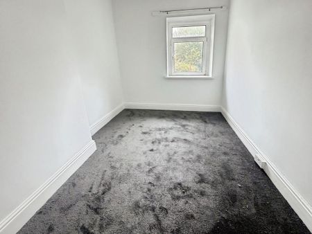 3 bedroom end of terrace house to rent - Photo 4