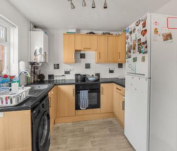 3 bedroom terraced house to rent - Photo 4