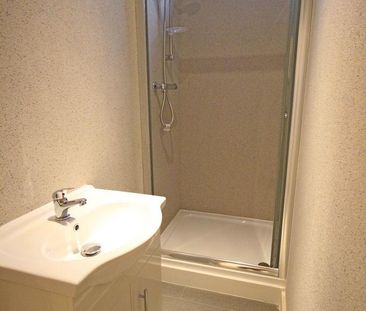 1 bedroom in a flat share to rent - Photo 6