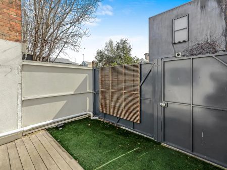 “HOMELY LIVING WITH PARKLAND SURROUNDS” - Photo 3