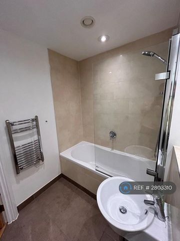 1 bedroom flat to rent - Photo 5