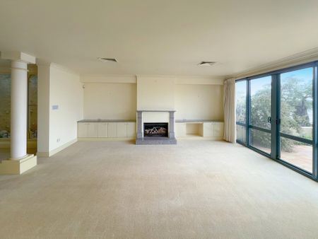 62 Eastern Beach Road, Geelong - Photo 3