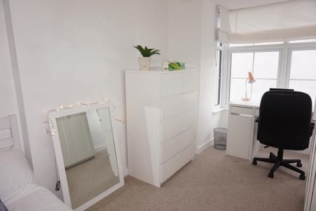 3 bedroom terraced house to rent - Photo 3