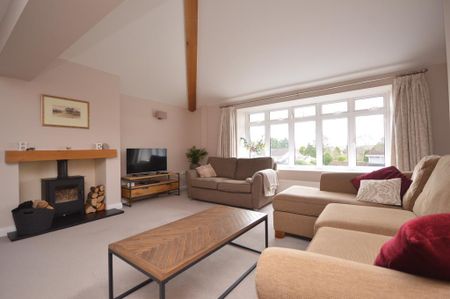 4 bedroom detached house to rent - Photo 4