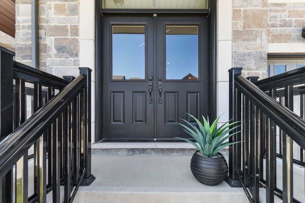 For Lease - 1437 Lakeport Crescent, Oakville, Ontario - Photo 1