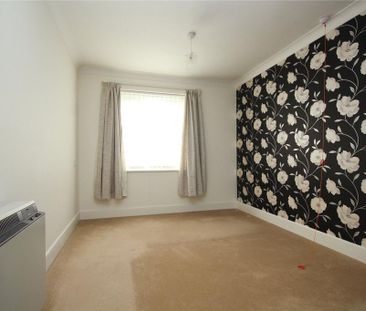 1 bedroom retirement property to rent - Photo 4
