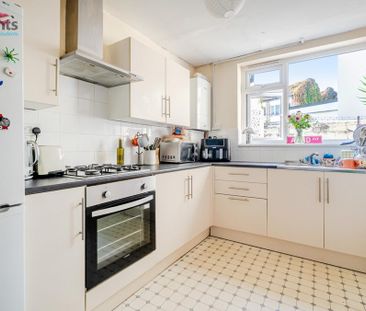 3 bedroom end of terrace house to rent - Photo 5