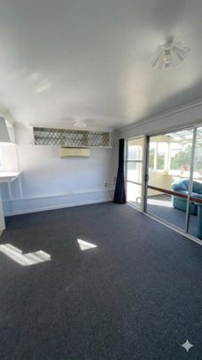 Compact, cosy, and close to everything—don’t miss out! - Photo 1