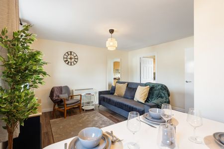 2 Bed Flat, Manchester Court, E16 - Photo 4