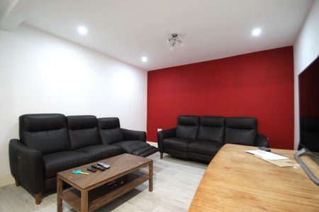 5 bedroom semi-detached house to rent - Photo 3