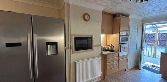 3 bedroom terraced house to rent - Photo 2