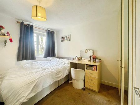 5 bedroom end of terrace house to rent - Photo 3