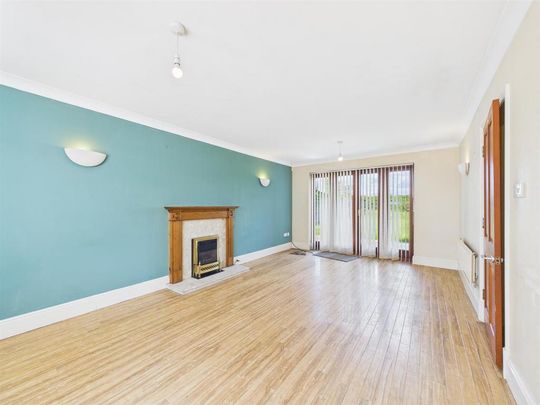5 bedroom detached house to rent - Photo 1