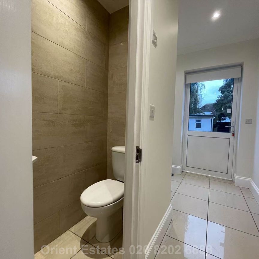 Price £3,000 pcm - Available Now - Furnished - Photo 1