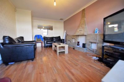 4 bedroom House in Drummond Avenue, Leeds - Photo 1