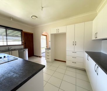 Three Bedroom Home! - Photo 1