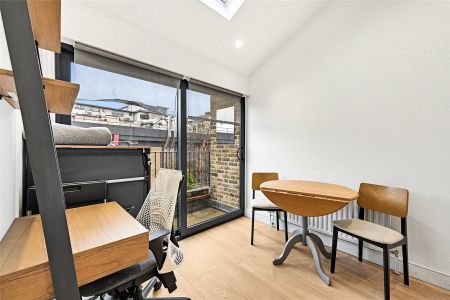 Upper Tachbrook Street, London, SW1V flat - penthouse to rent - Photo 3